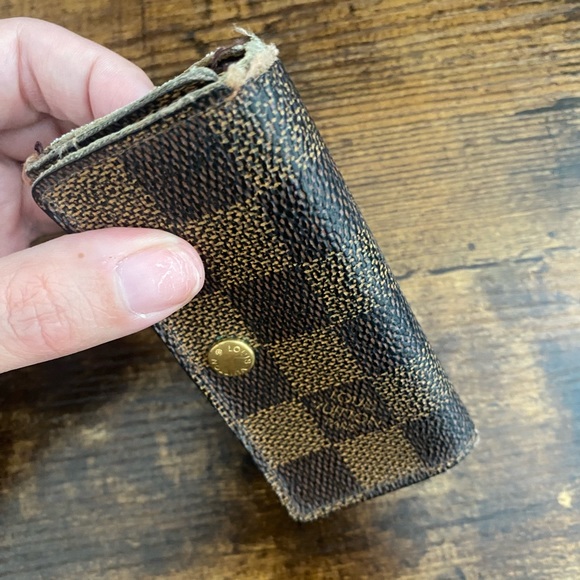 LV Damier Ebene Key Holder - Picture 2 of 10
